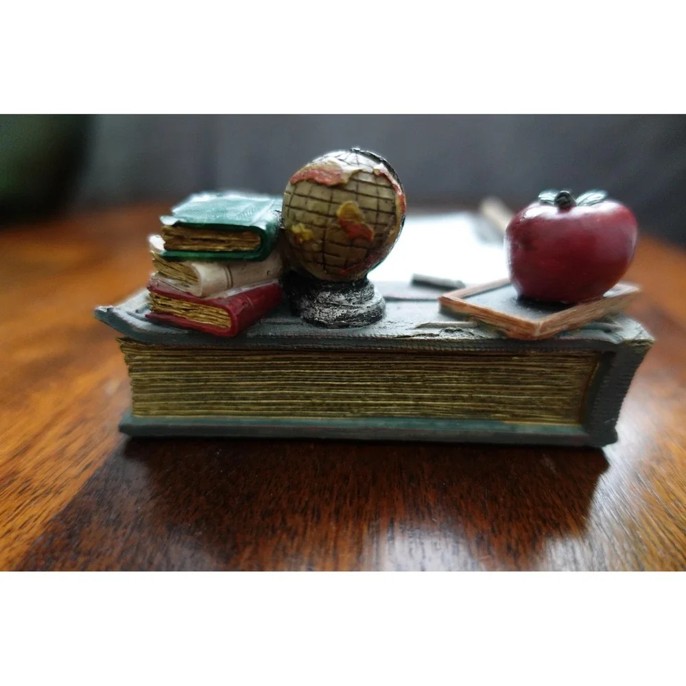 S Sarna Teacher Student Memo‎ Holder Desk Accessory Apple Globe Books Chalkboard